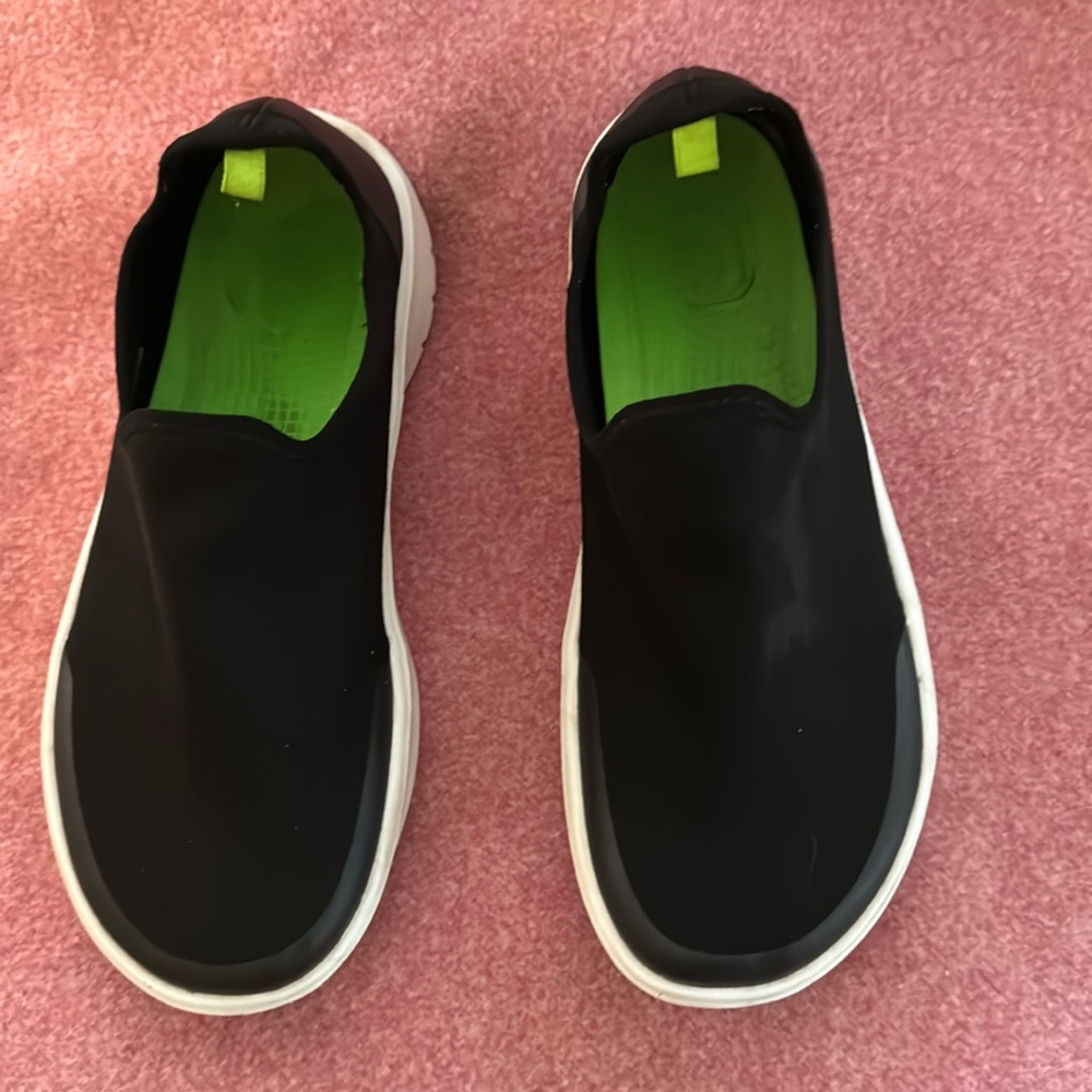 WOMEN'S OOMG EEZEE LOW SHOE - BLACK
US Size 9 / EU Size 40